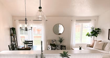 Beautiful And Cozy 3 Bedroom home in the heart of R.C.!