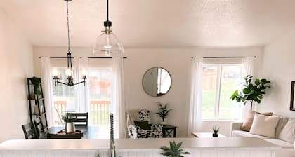 Beautiful And Cozy 3 Bedroom home in the heart of R.C.!