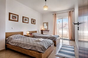 3 chambres, fer et planche à repasser, Wi-Fi gratuit, draps fournis