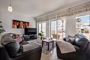 TV, fireplace - Felizalgarve (Albufeira)