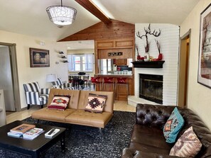 TV, caminetto, impianto stereo, studio