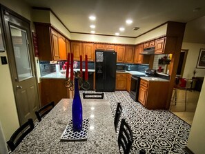 Dining - Guadalupe Get- A- Way (New Braunfels)