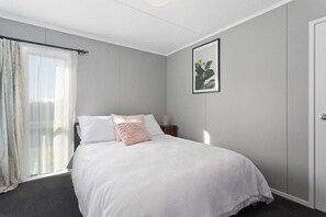 3 bedrooms, free WiFi, bed sheets