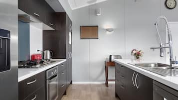 Køleskab, mikrobølgeovn, ovn, kogeplade