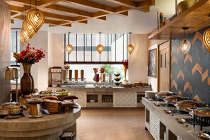 Desayuno buffet todos los días (con cargo) 