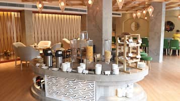 Desayuno buffet (INR 499 por persona)