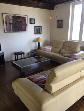 Télévision, table de tennis de table