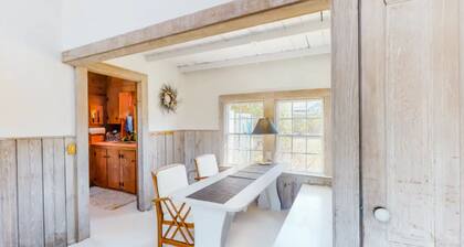 Rustic, sunny cottage w/ deck & W/D - walk to the beach & town!