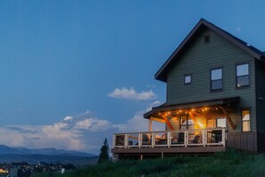 Exterior - Book your summer trip! Hiking, biking, boating and shopping! Hot tub included! (Granby)