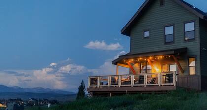 Book your summer trip! Hiking, biking, boating and shopping! Hot tub included!