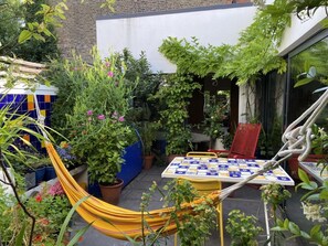 Outdoor dining - Architect-designed family home, central Crouch End (London)