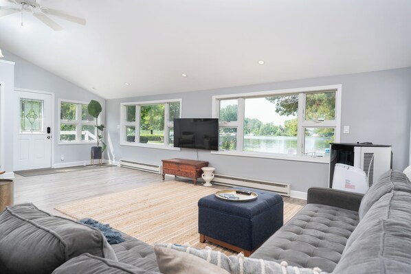 Smart-TV, Kamin, Tischfußball, Tischtennisplatte