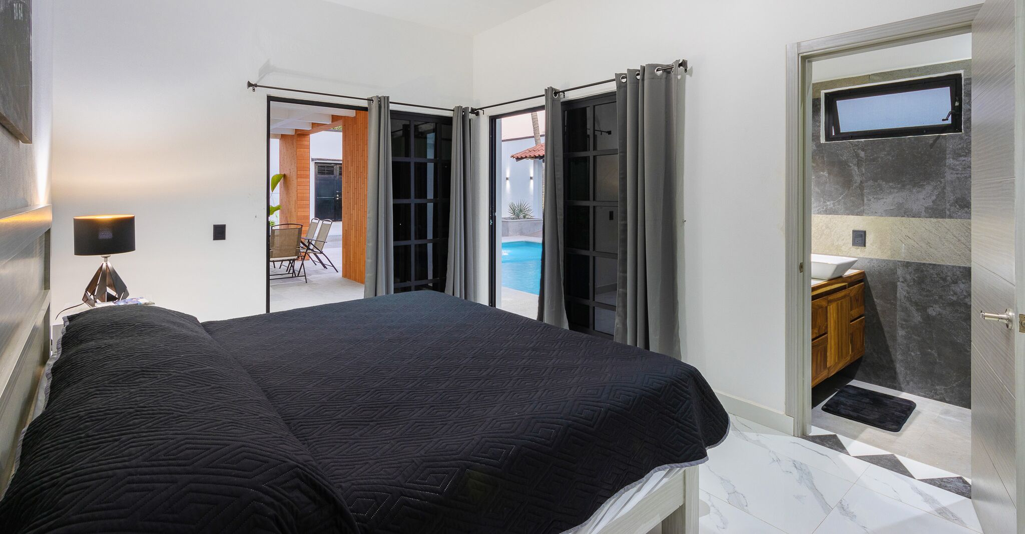 4 chambres, fer et planche à repasser, lit parapluie, Wi-Fi gratuit