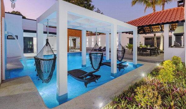 Outdoor pool, a heated pool