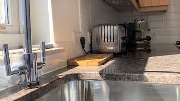 Deluxe House, Private Bathroom | Shared kitchen