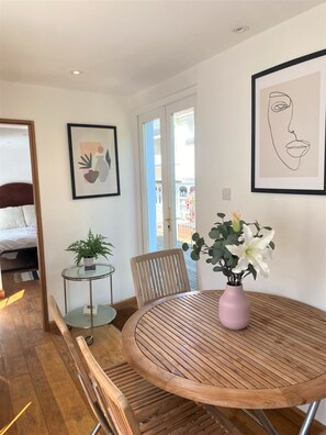 Deluxe House, Private Bathroom | Dining - Prime Location- Detached Clifton Home With Parking (Bristol)