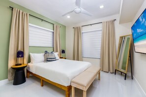 3 habitaciones, tabla de planchar con plancha y cuna de viaje 