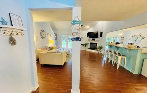 Cozy 5 BR Beach Access Outdoor Gazebo Villa