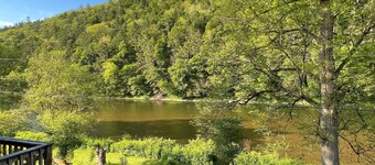 CREEK FRONT HOME with private access - perfect for kayaking, fishing, and hiking