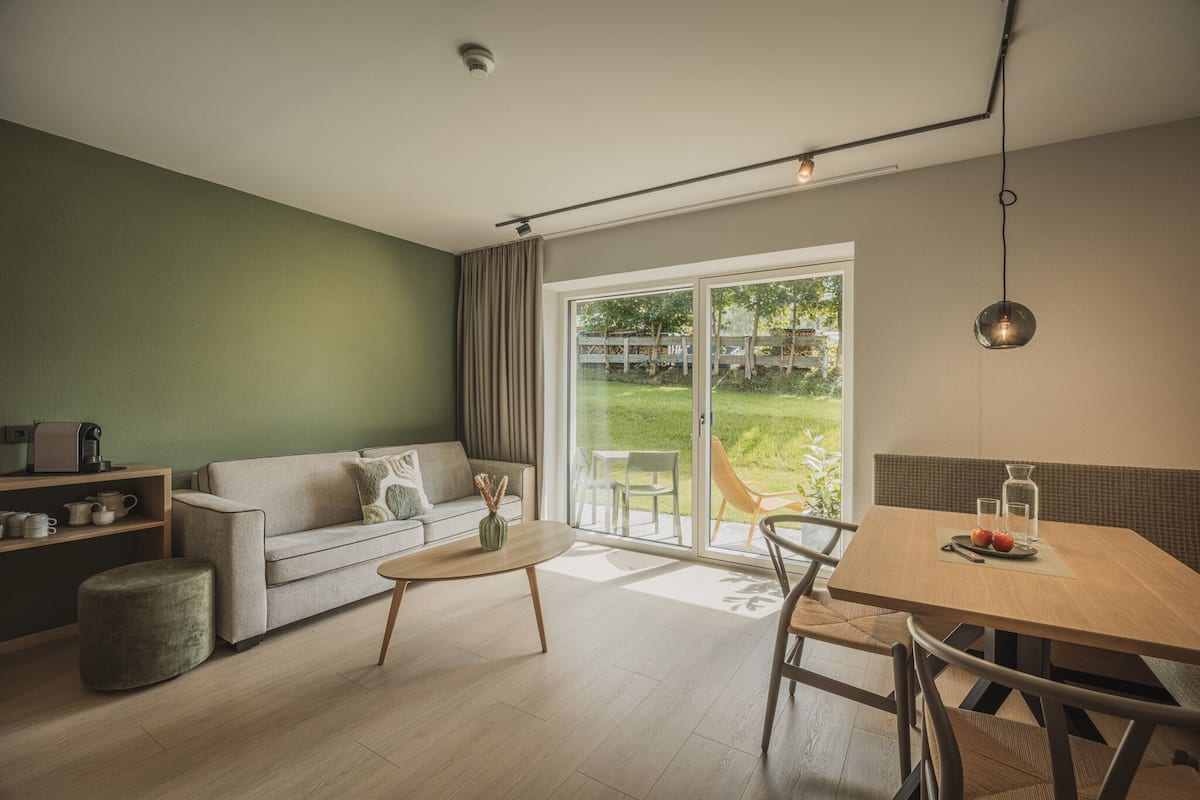 Huoneisto, oma kylpyhuone, näköala pihalle ( Apt.L mit Balkon/Garten) | Sisätilat