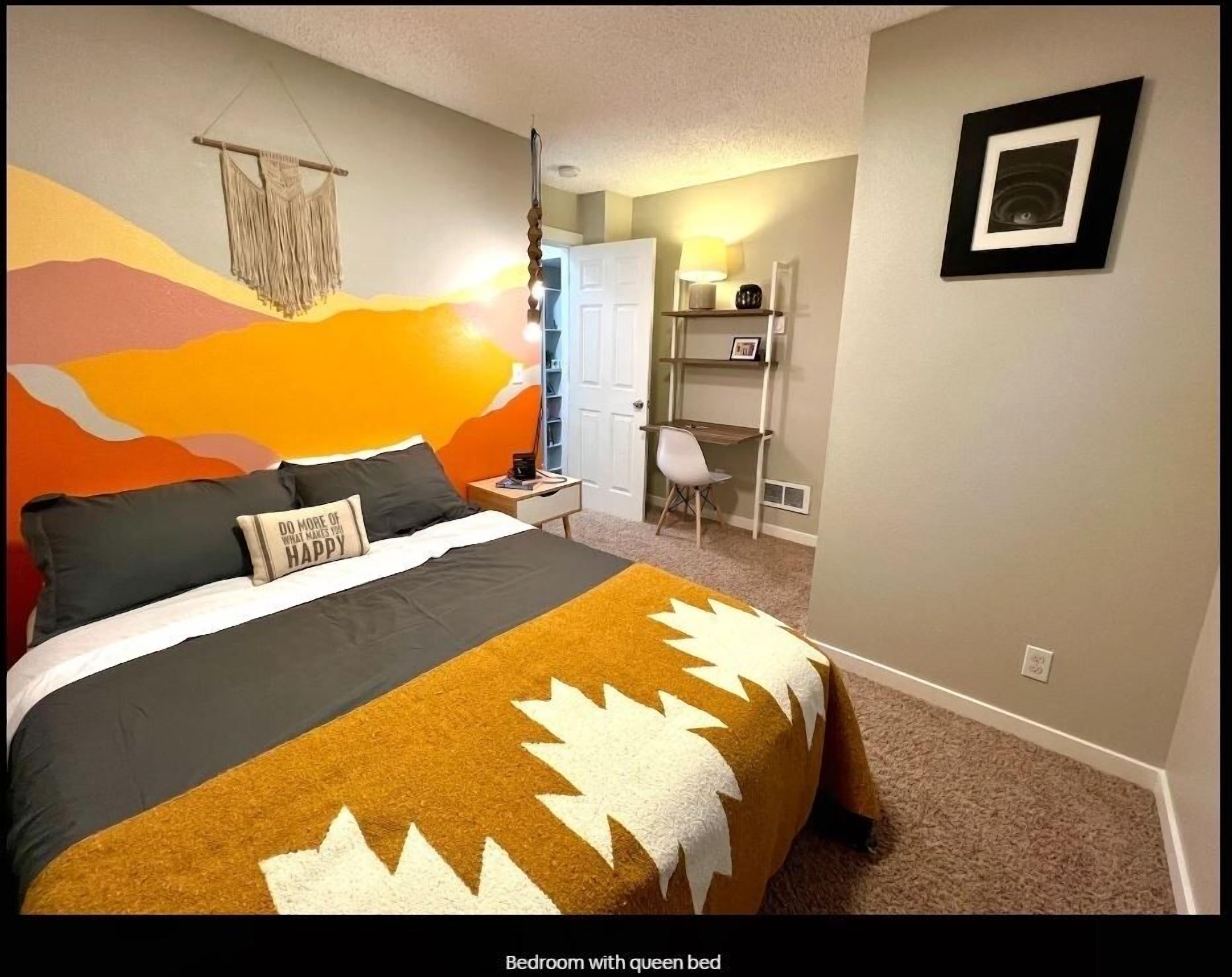 Boho Trails - 2 bed (1 BDRM) laundry&fenced yrd - close to great hikes