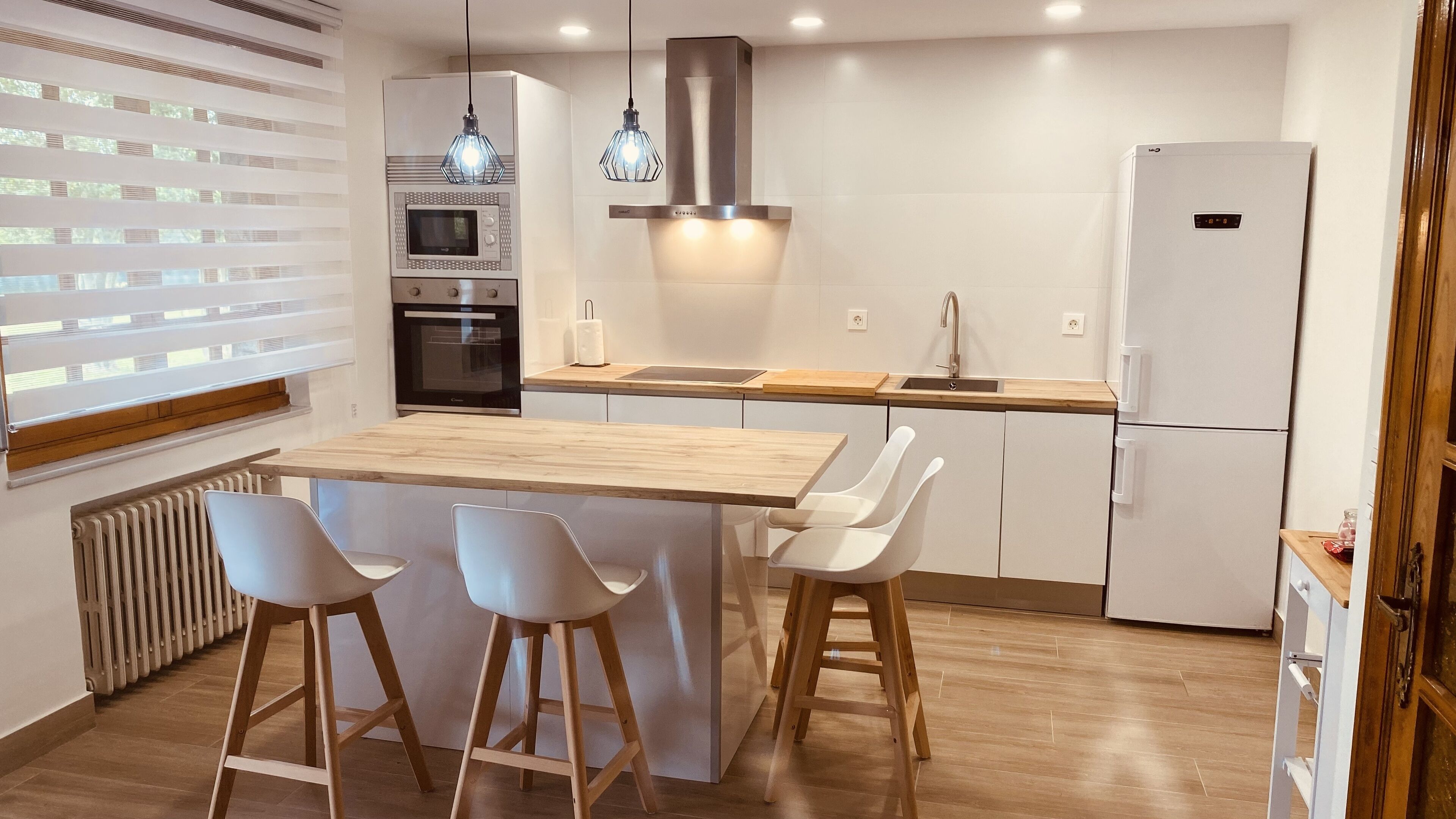 雪櫃、微波爐、焗爐、爐具