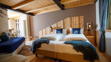 Luxury-Dreibettzimmer, Bergblick | 1 Schlafzimmer, hochwertige Bettwaren, Daunenbettdecken