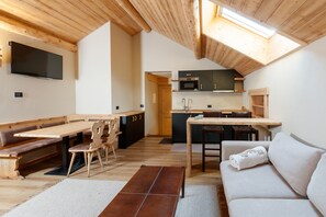 Habitación familiar | Ropa de cama de alta calidad, edredón, camas con pillow-top y minibar 