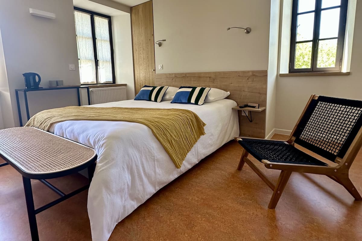 Comfort Room | 1 bedroom, iron/ironing board, free WiFi, bed sheets