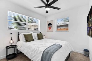3 bedrooms, desk, iron/ironing board, free WiFi