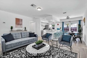 Smart TV, Netflix, Hulu, streaming services - Bright 3BR Home Private Pool, 18 mins to Ocean (Hollywood)