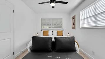 3 bedrooms, desk, iron/ironing board, free WiFi