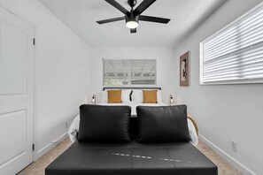 3 bedrooms, desk, iron/ironing board, free WiFi - Bright 3BR Home Private Pool, 18 mins to Ocean (Hollywood)