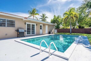 Pool - Bright 3BR Home Private Pool, 18 mins to Ocean (Hollywood)