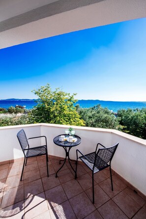 Design-Villa, 5 Schlafzimmer, Whirlpool, Meerblick | Terrasse/Patio