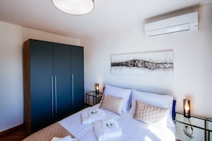 Design Villa, 5 Bedrooms, Hot Tub, Sea View | 5 bedrooms, memory foam beds, in-room safe, individually decorated - Villa Sonik (Zadar)
