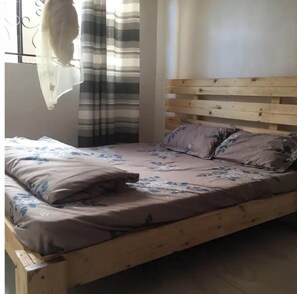 Room - Private room in Bukasa shared apartment (Kampala)