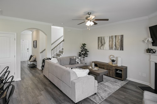 Lavish 4BR/3BA Home with Pool, Grill, Video Games, King Bed