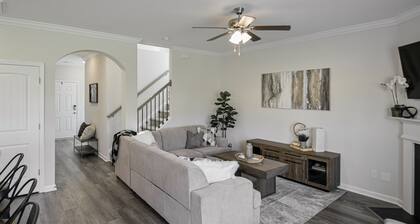 Lavish 4BR/3BA Home with Pool, Grill, Video Games, King Bed