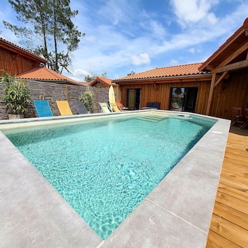 piscine 3x6x1.30, chauffée, sécurisée avec une alarme au norme NF90