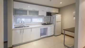 Superior Double Room | Private kitchen | Full-size fridge, microwave, stovetop, cookware/dishes/utensils