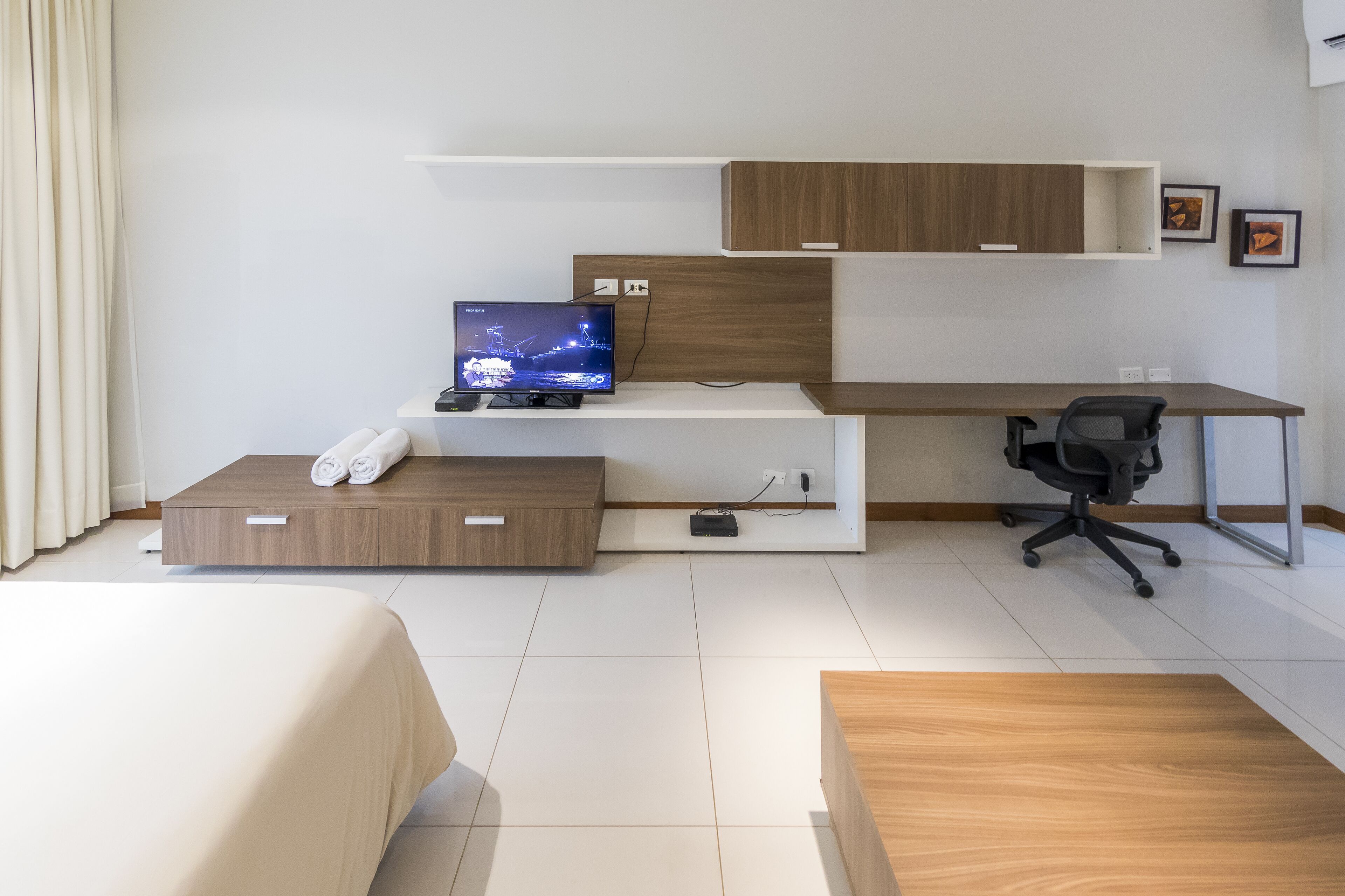 traditional studio | hypo-allergenic bedding, in-room safe, desk, iron/ironing board