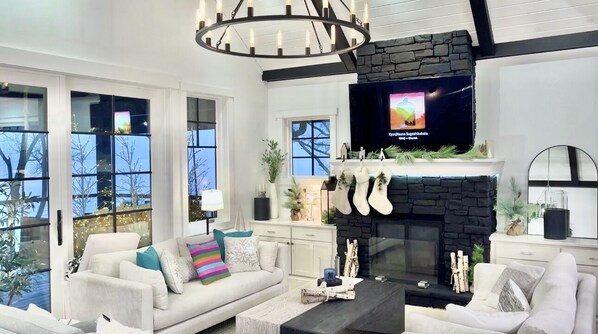 Smart TV, fireplace