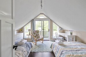 4 bedrooms, desk, iron/ironing board, free WiFi