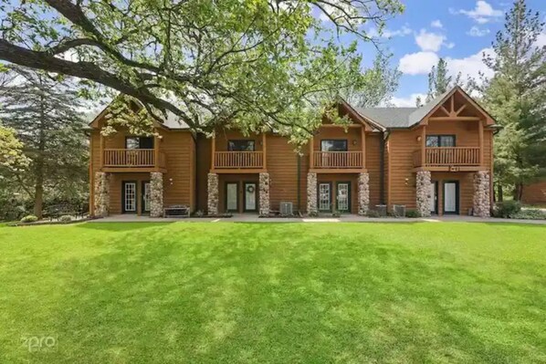 Exterior - 2 Bedroom villa (Utica)