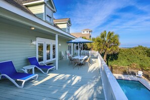 Outdoor dining - Amazing oceanfront North Myrtle Beach (North Myrtle Beach)