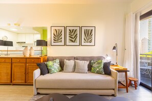 Classic Apartment | Living room | 40-inch Smart TV with digital channels, TV, Netflix - BGV - Le Bougainville By Anora Spaces (Barueri)