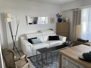 TV, books, music library, stereo - A terrace on the same level as the beach (Arcachon)