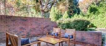 Deacon Stays: Double House at Idlewilde - Walk to WFU - Sleeps 16