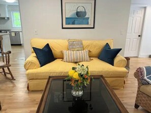 Smart TV, caminetto, videogiochi, tavolo da ping pong